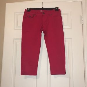 Red capris